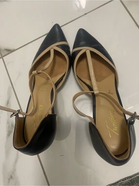 Trotters leather Navy Pointed T‑Strap Heels with Tan Trim